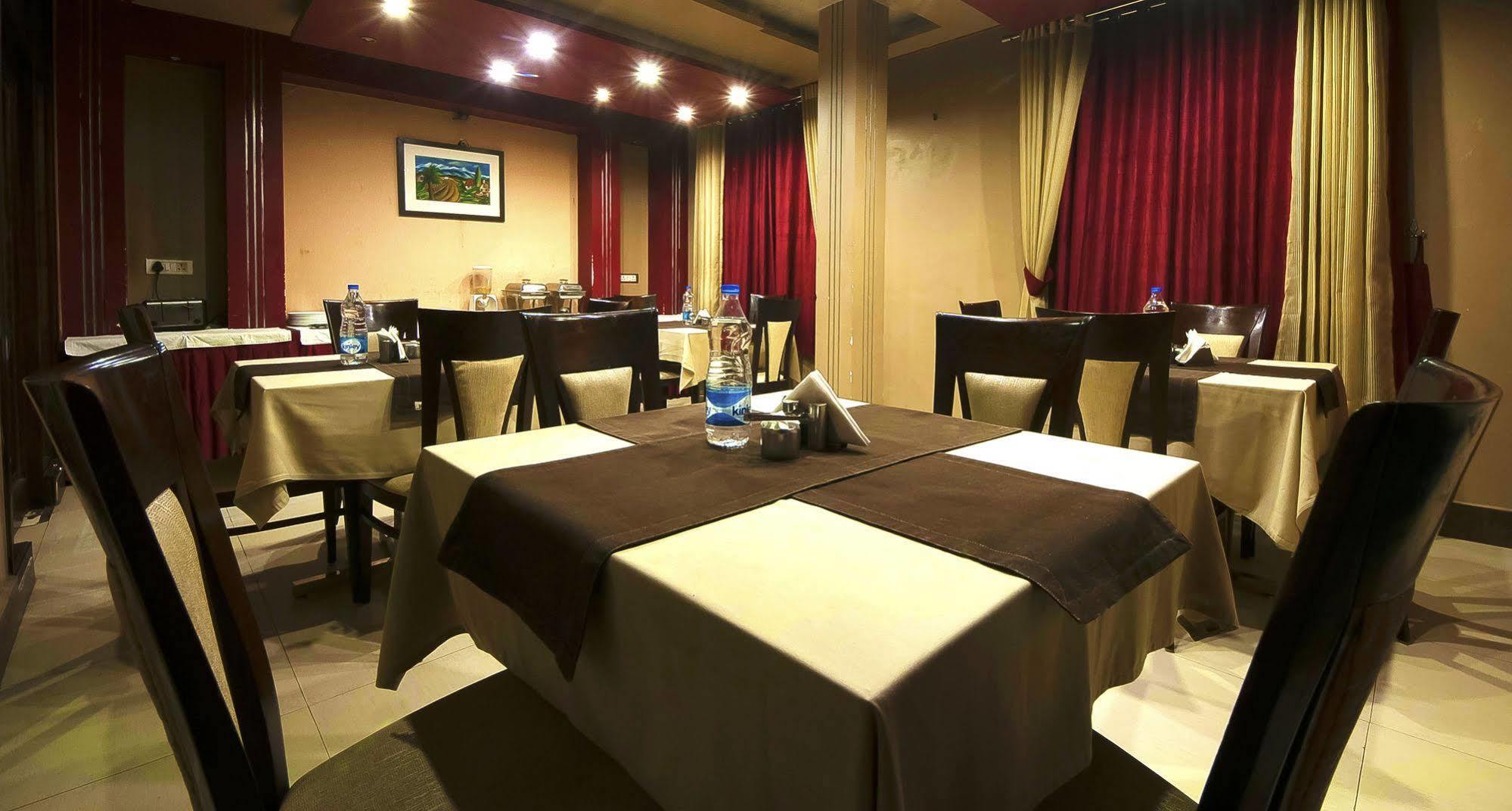 Hotel Suncity Делі Екстер'єр фото